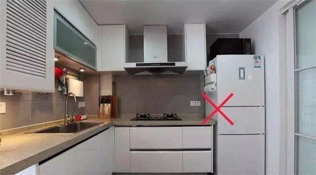 5 vị trí trong nhà cấm kỵ đặt tủ lạnh: Gia chủ tài lộc tiêu tán, gia đình bất hoà, nhiều người không biết vẫn đang vô tình rước họa vào nhà - Ảnh 2.