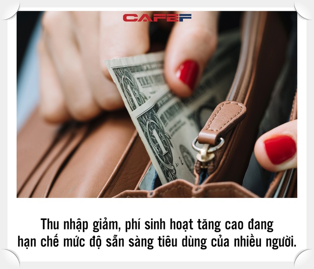 Người làm công ăn lương Trung Quốc đau đầu vì bài toán khó: Lương cắt giảm mạnh 2 năm liền, tiền nhà cửa, xăng xe, điện nước lại tăng mãi không thôi - Ảnh 3.