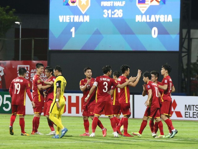 Bắt nhịp mùa bóng AFF Suzuki Cup, ngân hàng VIB “ra sân” với chiến dịch quảng cáo thẻ sáng tạo - Ảnh 2.