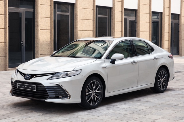 Toyota Camry 2022 ra mắt tại Việt Nam, giá từ 1,05 tỷ đồng - Ảnh 1.