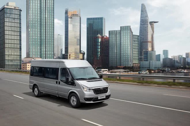 Ford Transit 2022 ra mắt thị trường Việt Nam: Giá 845 triệu, nâng cấp trang bị và động cơ - Ảnh 1.