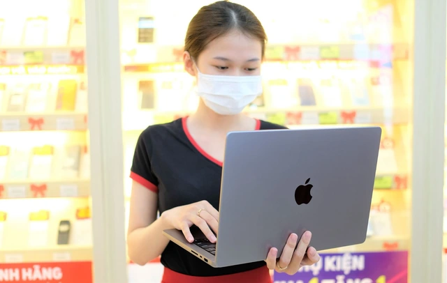 MacBook Pro 2021 chính hãng lên kệ tại Việt Nam, bản cao nhất giá hơn 90 triệu đồng nhưng không có hàng để bán - Ảnh 2.