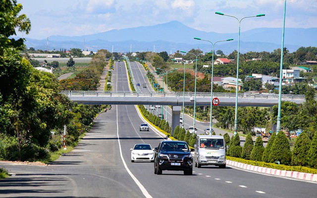 Vì sao dòng tiền nhà đầu tư đổ về “vũng trũng” Tây Nguyên? - Ảnh 2.