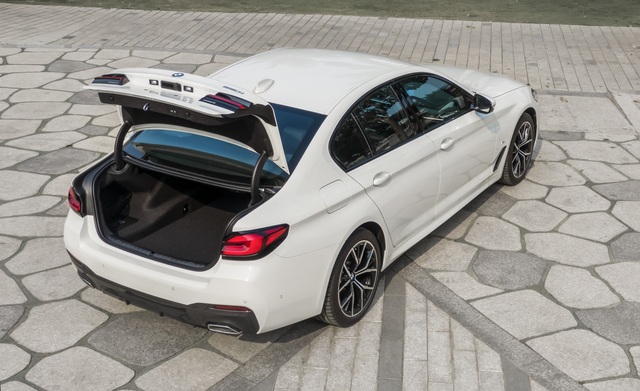 BMW 5 Series 2021 về Việt Nam: Giá từ 2,5 tỷ đồng, đối đầu Mercedes-Benz E-Class - Ảnh 3.