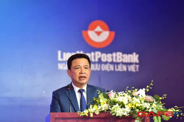 ĐHCĐ LienVietPostBank: Bầu Thuỵ chính thức tham gia Hội đồng quản trị, cổ đông mong giá cổ phiếu lên ngang MBB, ACB, chuyển sang sàn HNX giao dịch cho đã - Ảnh 2.