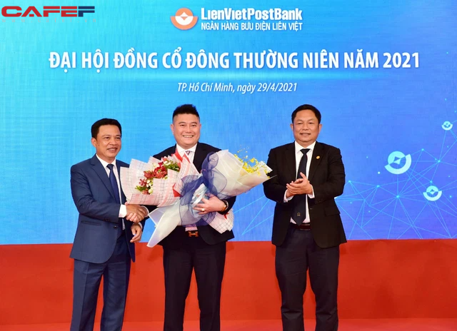 ĐHCĐ LienVietPostBank: Bầu Thuỵ chính thức tham gia Hội đồng quản trị, cổ đông mong giá cổ phiếu lên ngang MBB, ACB, chuyển sang sàn HNX giao dịch cho đã - Ảnh 7.