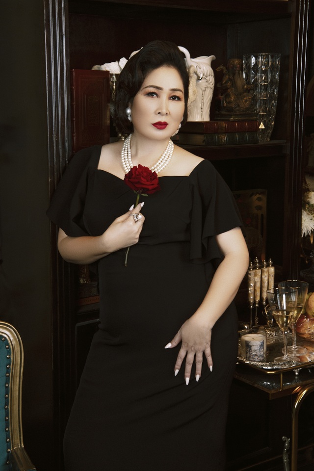 NSND Hồng Vân: Nữ tướng làng kịch và cuộc hôn nhân bền bỉ với “tình đầu”, gương mặt tin dùng của các chương trình hôn nhân gia đình - Ảnh 5.
