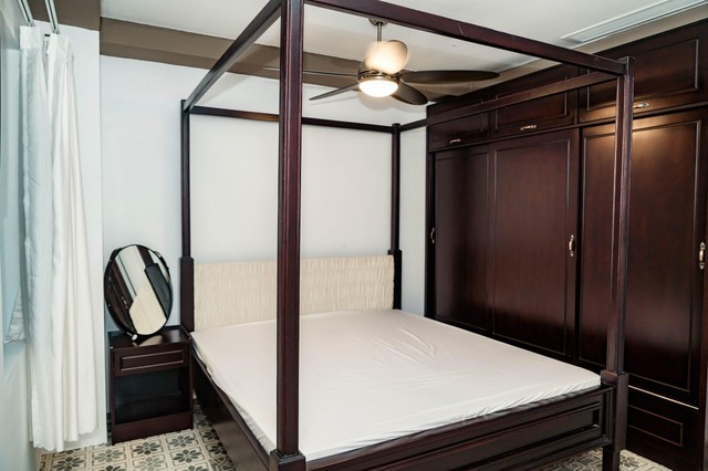 Biệt thự 25 tỷ đồng Quốc Trường xây tặng cha mẹ ở Cần Thơ: Rộng tới 700m2, nội thất hiện đại không thiếu gì, ấn tượng nhất là khu vườn bạt ngàn cây cỏ, hoa trái - Ảnh 9.