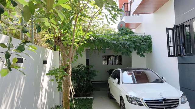 Biệt thự 25 tỷ đồng Quốc Trường xây tặng cha mẹ ở Cần Thơ: Rộng tới 700m2, nội thất hiện đại không thiếu gì, ấn tượng nhất là khu vườn bạt ngàn cây cỏ, hoa trái - Ảnh 23.