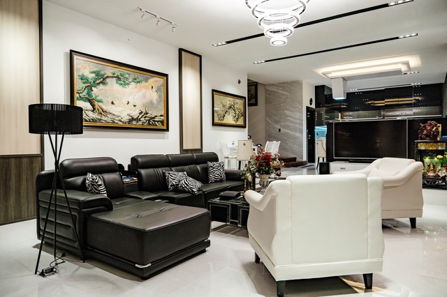 Biệt thự 25 tỷ đồng Quốc Trường xây tặng cha mẹ ở Cần Thơ: Rộng tới 700m2, nội thất hiện đại không thiếu gì, ấn tượng nhất là khu vườn bạt ngàn cây cỏ, hoa trái - Ảnh 4.