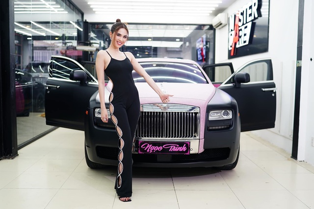 Hai siêu xe hồng đen thị phi của showbiz Việt: Rolls-Royce vẫn im lìm, Maybach quyết đổi màu cho phong thủy hơn - Ảnh 1.
