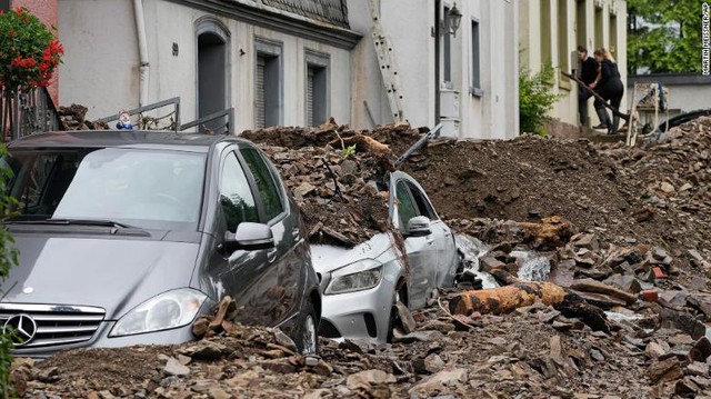 Những hình ảnh khủng khiếp trong đợt mưa lũ lịch sử làm 120 người chết ở Tây Âu - Ảnh 15.