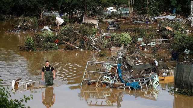 Những hình ảnh khủng khiếp trong đợt mưa lũ lịch sử làm 120 người chết ở Tây Âu - Ảnh 5.