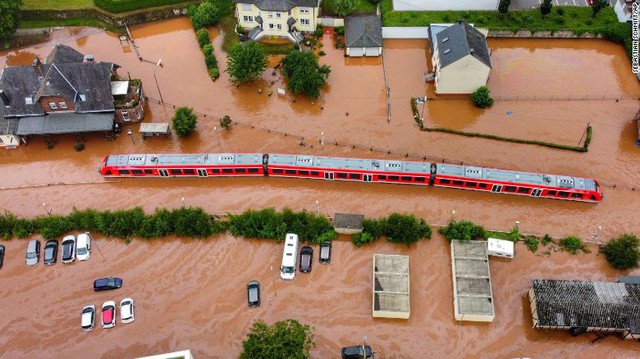Những hình ảnh khủng khiếp trong đợt mưa lũ lịch sử làm 120 người chết ở Tây Âu - Ảnh 6.
