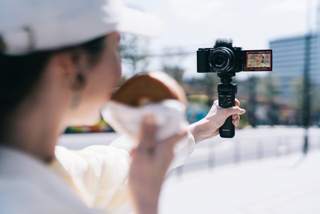 Sony ra mắt máy ảnh Alpha ZV-E10: Nhiều tính năng thú vị cho Vlogger, giá 18,9 triệu đồng - Ảnh 2.