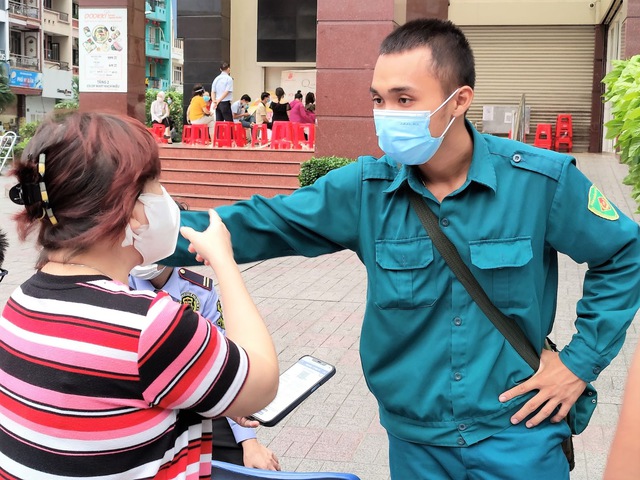 Tôi đi 3 cửa hàng, siêu thị mới mua được thực phẩm trong mùa dịch tại TP.HCM - Ảnh 7.