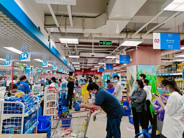 Tôi đi 3 cửa hàng, siêu thị mới mua được thực phẩm trong mùa dịch tại TP.HCM - Ảnh 14.