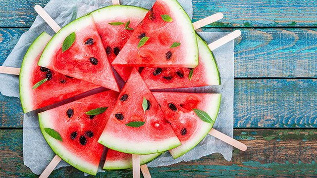 Sai lầm khi ăn dưa hấu vào mùa hè mà 90% chúng ta đều phạm phải: Tưởng chuyện đơn giản nhưng không biết có thể gây tổn hại nghiêm trọng đến sức khỏe, đặc biệt là 7 kiểu người bệnh này  - Ảnh 2.