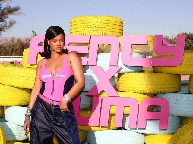 Tỷ phú đô la ở tuổi 33 - Rihanna: Tuổi thơ cùng cực, vụt sáng thành sao nhưng đi hát bao năm cũng không kiếm khủng bằng buôn mỹ phẩm, đồ lót và tậu bất động sản - Ảnh 9.