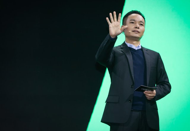 Từ đứa trẻ miền núi trở thành CEO của thương hiệu smartphone bán chạy nhất Trung Quốc: Danh sư xuất cao đồ, biết tự nhận thức về bản thân là bí quyết để thành công - Ảnh 2.