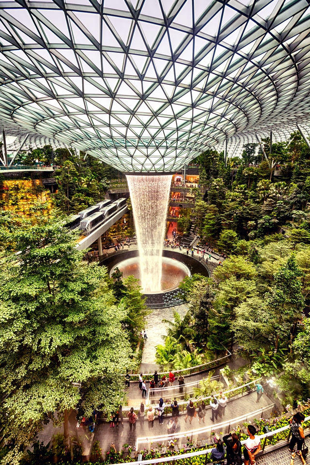 Top 10 sân bay sang chảnh bậc nhất thế giới: Singapore đẹp như khu nghỉ dưỡng trị giá 1,7 tỷ USD cũng chỉ hạng 3, quốc gia TOP 1 là cái tên không ngờ - Ảnh 3.