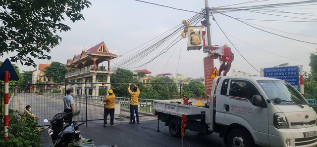 Hà Nội: Người dân không di chuyển qua 30 cây cầu có chốt cứng rào chắn - Ảnh 3.