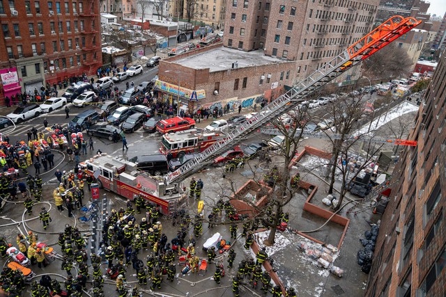 Cháy chung cư lớn nhất lịch sử New York,  ít nhất 19 người thiệt mạng, 60 người bị thương - Ảnh 1.