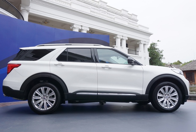 Chi tiết Ford Explorer giá 2,37 tỷ đồng vừa về Việt Nam - Ảnh 5.