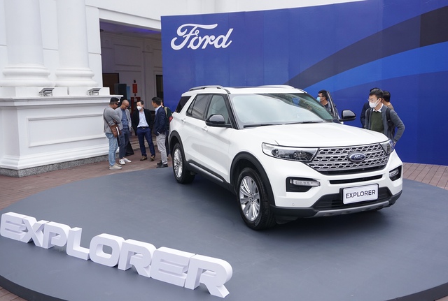 Chi tiết Ford Explorer giá 2,37 tỷ đồng vừa về Việt Nam - Ảnh 1.