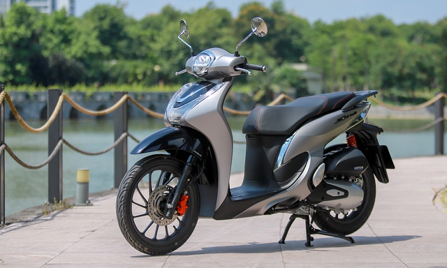 Bất chấp xu hướng giảm bao trùm, giá Honda SH Mode 2022 bất ngờ đảo chiều tăng vọt - Ảnh 1.