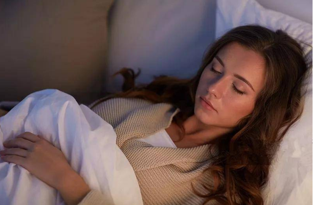 Ngủ vào khung giờ này sẽ giúp cơ thể khỏe mạnh bất ngờ, kéo dài tuổi xuân: Rất ít người biết để rồi hối hận vì sức khoẻ xuống cấp trầm trọng - Ảnh 4.