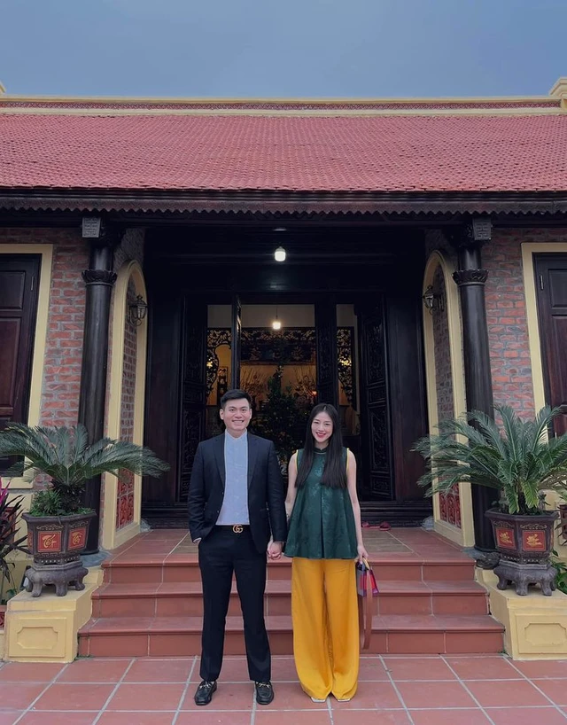 Phu nhân thiếu gia tập đoàn may mặc diện toàn hàng Việt cao cấp đón Tết, đơn giản nhưng sang chảnh không thua kém ai - Ảnh 3.