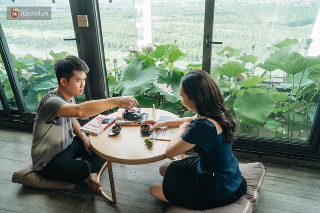 Những căn penthouse đốt tiền: Chủ nhà chịu chơi mang vách đá đen vào giữa phòng khách, cặp vợ chồng Hà Nội có hẳn hồ sen trên tầng 30, đặc biệt nhất căn hộ 200 tỷ đồng như bảo tàng - Ảnh 15.