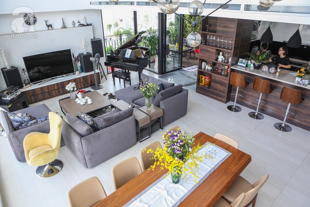 Những căn penthouse đốt tiền: Chủ nhà chịu chơi mang vách đá đen vào giữa phòng khách, cặp vợ chồng Hà Nội có hẳn hồ sen trên tầng 30, đặc biệt nhất căn hộ 200 tỷ đồng như bảo tàng - Ảnh 9.