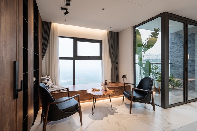 Những căn penthouse đốt tiền: Chủ nhà chịu chơi mang vách đá đen vào giữa phòng khách, cặp vợ chồng Hà Nội có hẳn hồ sen trên tầng 30, đặc biệt nhất căn hộ 200 tỷ đồng như bảo tàng - Ảnh 18.