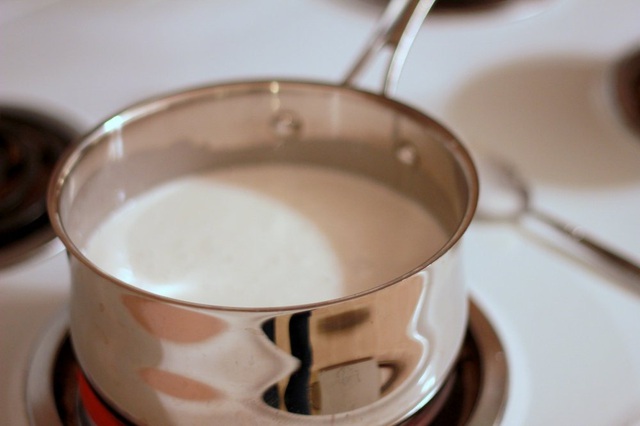 3 đại kỵ khi uống sữa khiến dinh dưỡng bốc hơi: Vừa dễ rối loạn tiêu hóa, vừa sinh ra chất gây ung thư - Ảnh 2.