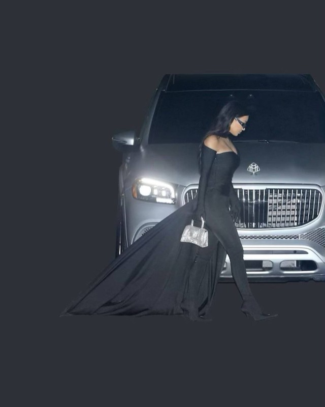Thú chơi siêu xe cực độc của doanh nhân siêu vòng ba Kim Kardashian: Bọc vải bông cho Lamborghini, sơn lại cả bộ sưu tập xe sang cho tiệp màu với... dinh thự - Ảnh 1.