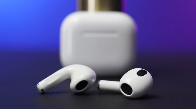 Một số mẫu AirPods khuyến mãi khủng, giảm giá lên đến 2 triệu đồng - Ảnh 1.