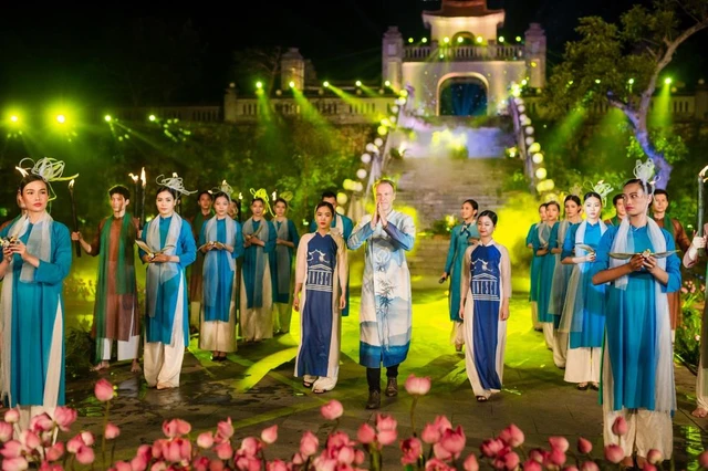 Hoa hậu Ngọc Hân góp mặt Festival Áo dài Quảng Ninh 2022, kể chuyện “Tâm thân an tịnh” cùng hàng loạt NTK nổi tiếng - Ảnh 10.