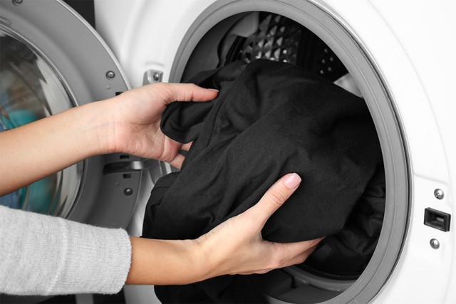 Đổ cà phê, hạt tiêu vào máy giặt, ai cũng trố mắt ngạc nhiên nhưng khi thấy kết cả thì giật mình, hối hận vì không áp dụng sớm - Ảnh 2.