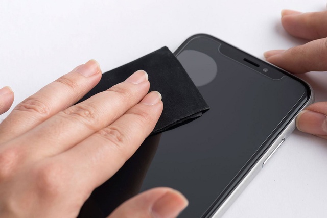 Ai cũng nghĩ dán màn hình cho smartphone là điều vô cùng cần thiết để bảo vệ điện thoại, nhưng có thực sự hiệu quả như bạn nghĩ? - Ảnh 1.