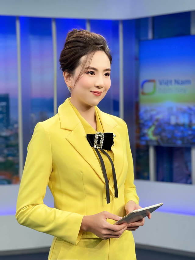 Cùng lấy chồng đại gia, cuộc sống của 2 nữ MC tài sắc VTV hoàn toàn đối lập: Người tiếp tục sự nghiệp thăng hoa, người nghỉ việc luôn chỉ sau thời gian ngắn - Ảnh 3.