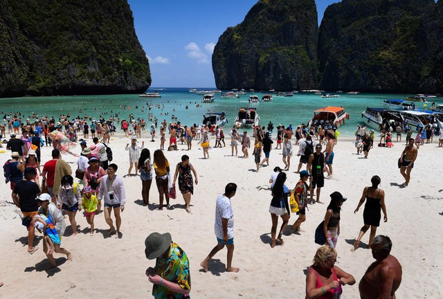 Bãi biển đẹp nhất Thái Lan: Nổi tiếng nhờ phim của Leonardo DiCaprio, từng đón 5.000 lượt tham quan/ngày nhưng cấm du khách làm điều này - Ảnh 2.