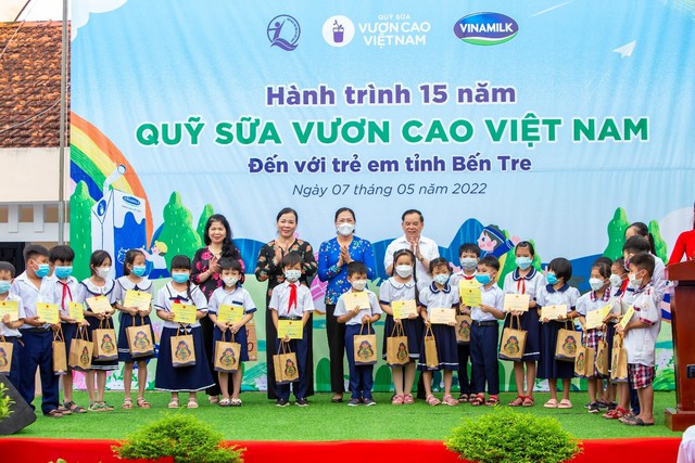Quỹ sữa Vươn cao Việt Nam và Vinamilk khởi động hành trình năm thứ 15 mang 1,9 triệu ly sữa đến với trẻ em - Ảnh 2.