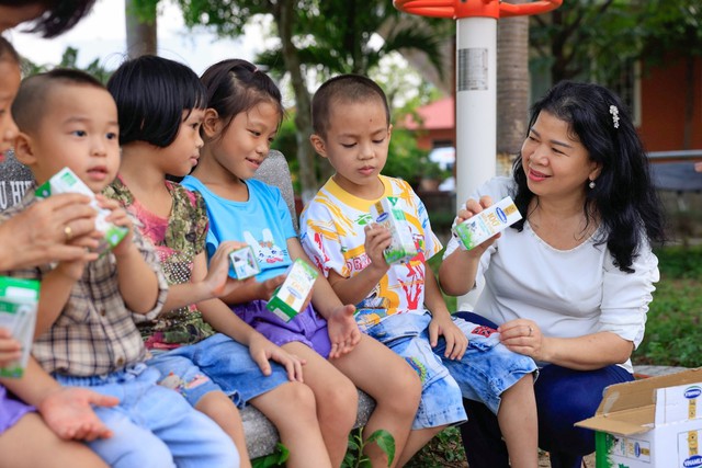 Quỹ sữa Vươn cao Việt Nam và Vinamilk khởi động hành trình năm thứ 15 mang 1,9 triệu ly sữa đến với trẻ em - Ảnh 5.
