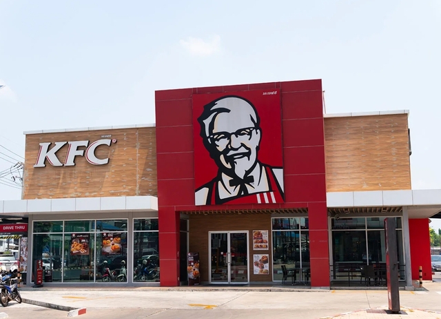 18 tuổi làm thêm ở KFC, 30 năm sau người đàn ông này sở hữu chuỗi cửa hàng đình đám nhất nhờ bí quyết kinh doanh nhượng quyền cực đặc biệt: Đối đãi thật tốt với nhân viên! - Ảnh 3.