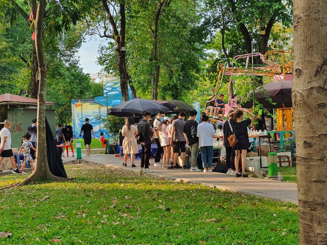 Phong trào tô tượng bất ngờ hồi sinh: Giới trẻ Hà thành đi hơn 10km để bắt trend, các chủ hàng tranh thủ đầy giá nhưng vẫn khan hàng - Ảnh 13.