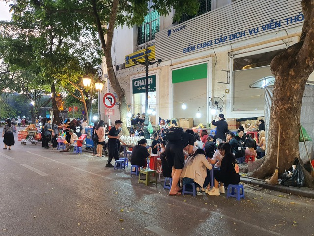 Phong trào tô tượng bất ngờ hồi sinh: Giới trẻ Hà thành đi hơn 10km để bắt trend, các chủ hàng tranh thủ đầy giá nhưng vẫn khan hàng - Ảnh 15.