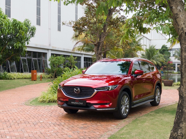 Mazda CX-8 2022 mở bán tại Việt Nam: Lần đầu có bản 6 chỗ với hàng ghế thương gia, giá cao nhất 1,27 tỷ đồng - Ảnh 1.