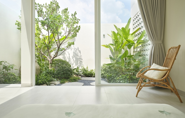 Thăm thú ngôi nhà phố có năng lượng chữa lành tâm hồn: Luôn ngập tràn nắng với những ô cửa sổ trên trần nhà, độc đáo nhưng cũng sang xịn mịn khỏi chê - Ảnh 11.
